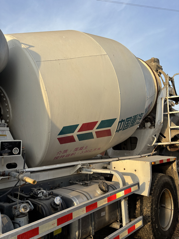 Камион миксер за бетон SINOTRUCK: слика 7 Камион миксер за бетон SINOTRUCK: слика 7