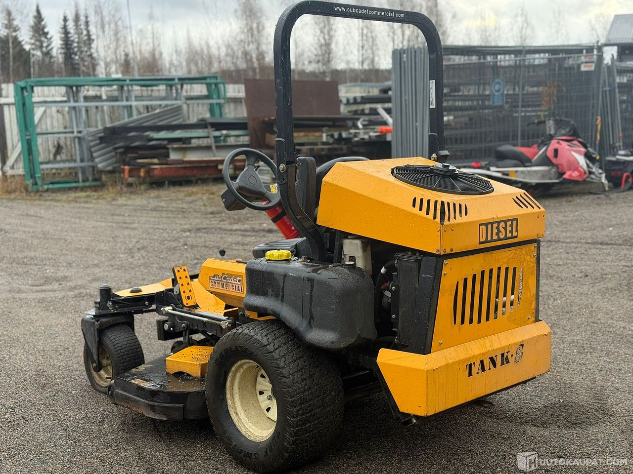 Cub Cadet 6032 TANK suurteholeikkuri Dieselmoottorilla!, Jyväskylä - Градинарска косилка: слика 5 Cub Cadet 6032 TANK suurteholeikkuri Dieselmoottorilla!, Jyväskylä - Градинарска косилка: слика 5