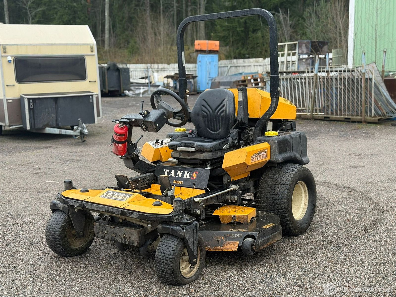 Cub Cadet 6032 TANK suurteholeikkuri Dieselmoottorilla!, Jyväskylä - Градинарска косилка: слика 1 Cub Cadet 6032 TANK suurteholeikkuri Dieselmoottorilla!, Jyväskylä - Градинарска косилка: слика 1