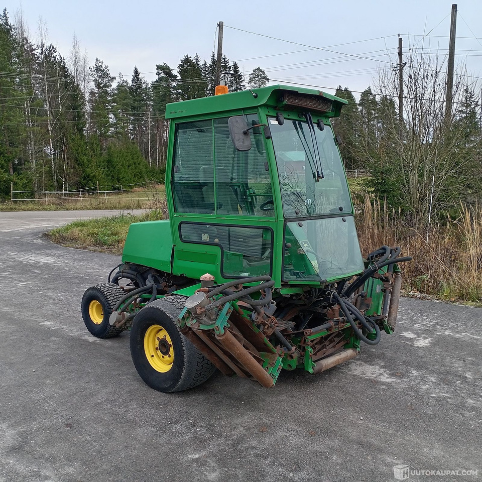 John Deere 3235 kelaleikkuri, 4 WD ja hytti, Hollola - Градинарска опрема: слика 1 John Deere 3235 kelaleikkuri, 4 WD ja hytti, Hollola - Градинарска опрема: слика 1