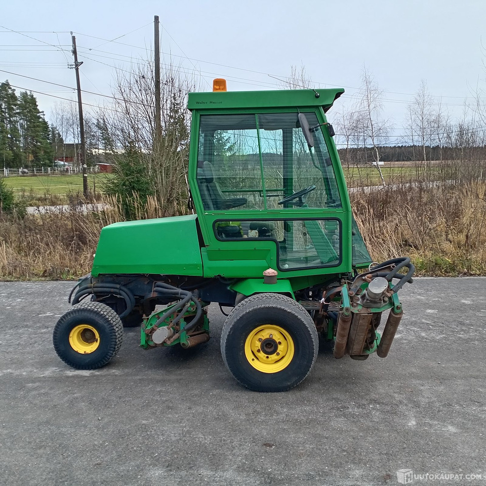 John Deere 3235 kelaleikkuri, 4 WD ja hytti, Hollola - Градинарска опрема: слика 3 John Deere 3235 kelaleikkuri, 4 WD ja hytti, Hollola - Градинарска опрема: слика 3