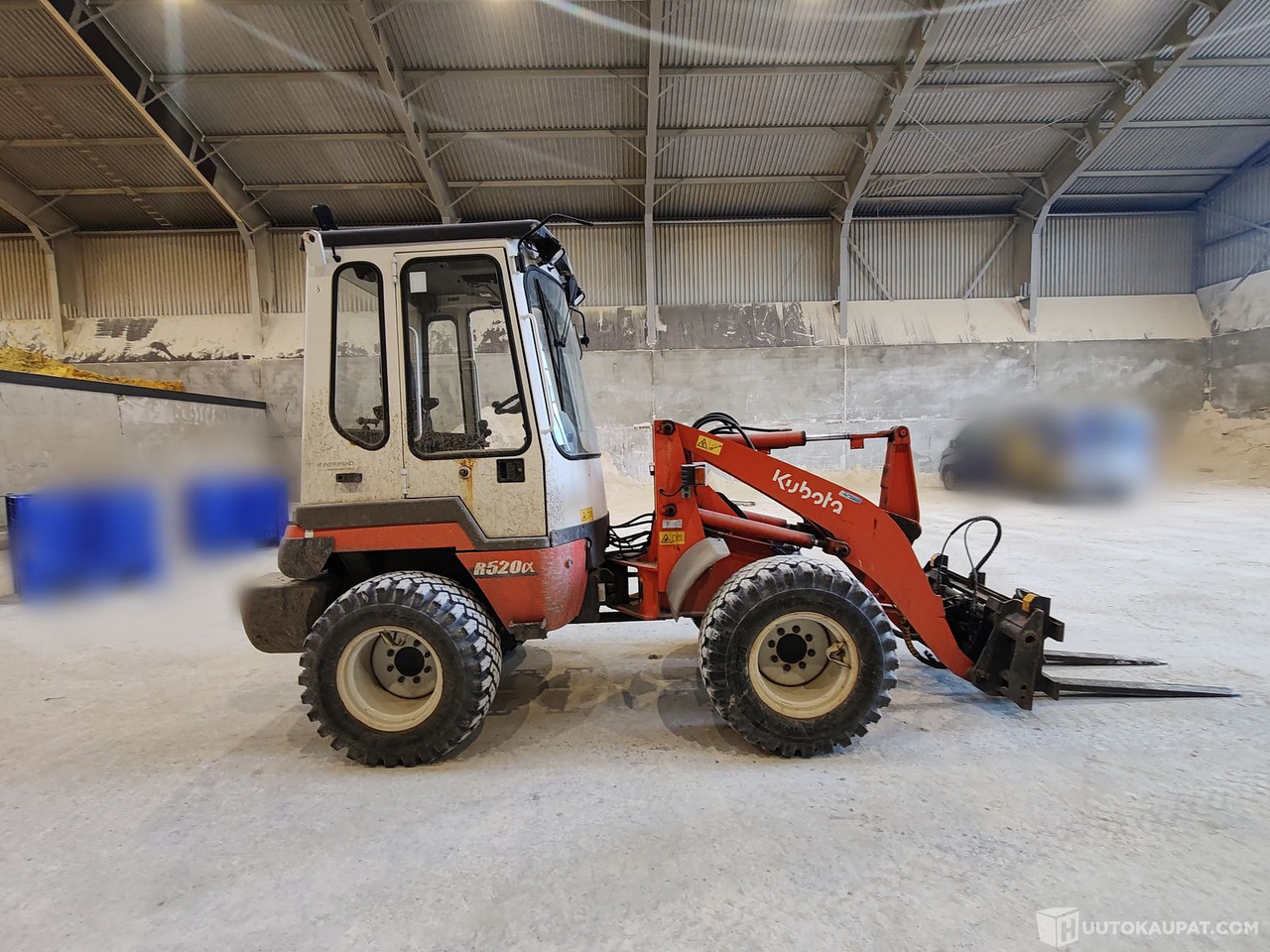 Kubota R520 kauhalla, piikeillä & harjakoneella, 2008, Nokia - Натоварувач на тркала: слика 2 Kubota R520 kauhalla, piikeillä & harjakoneella, 2008, Nokia - Натоварувач на тркала: слика 2