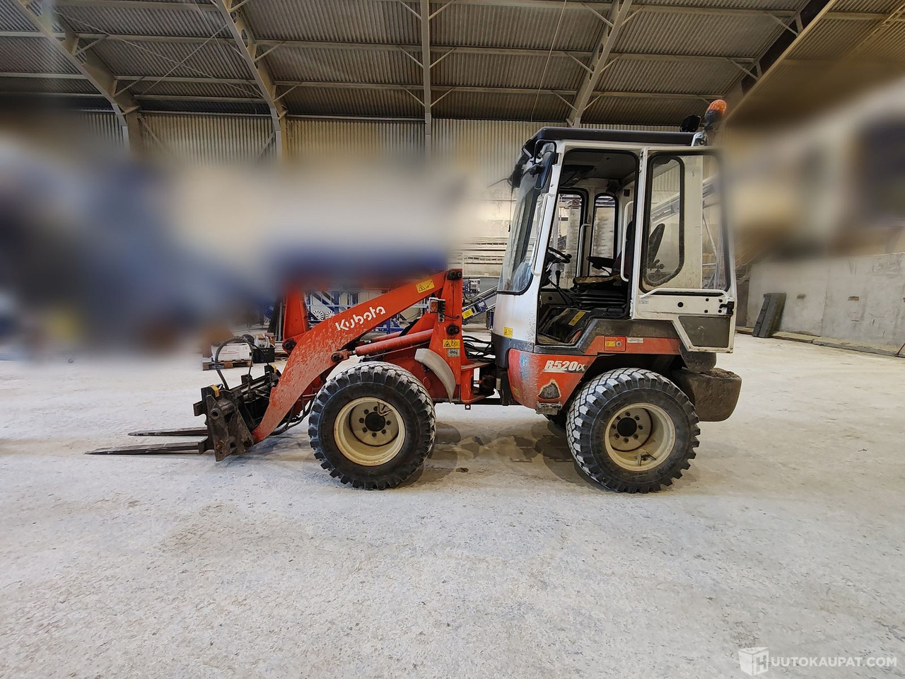 Kubota R520 kauhalla, piikeillä & harjakoneella, 2008, Nokia - Натоварувач на тркала: слика 4 Kubota R520 kauhalla, piikeillä & harjakoneella, 2008, Nokia - Натоварувач на тркала: слика 4