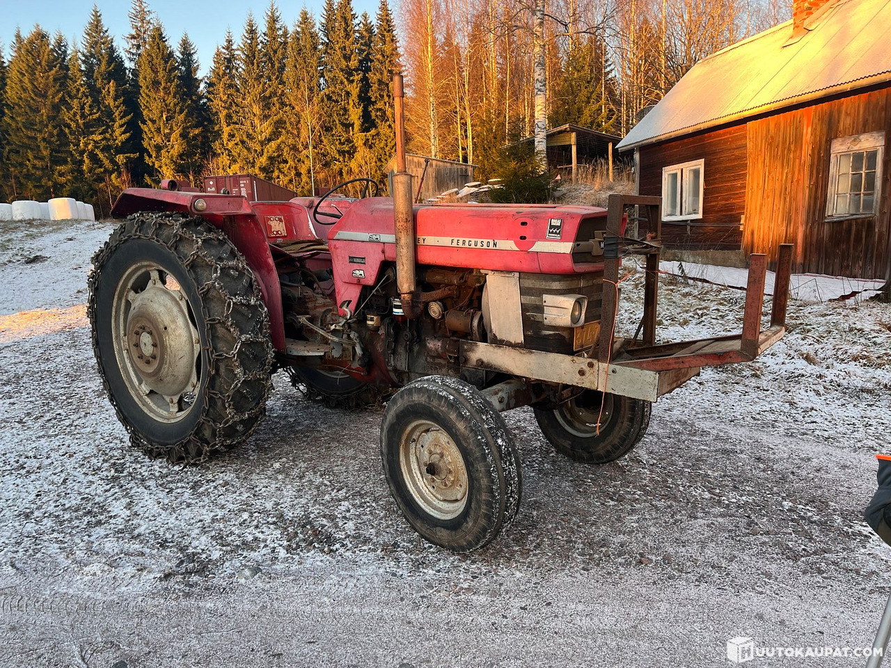 Massey Ferguson 165, tractor with chains, 1969, Karkkila - Трактор: слика 1 Massey Ferguson 165, tractor with chains, 1969, Karkkila - Трактор: слика 1