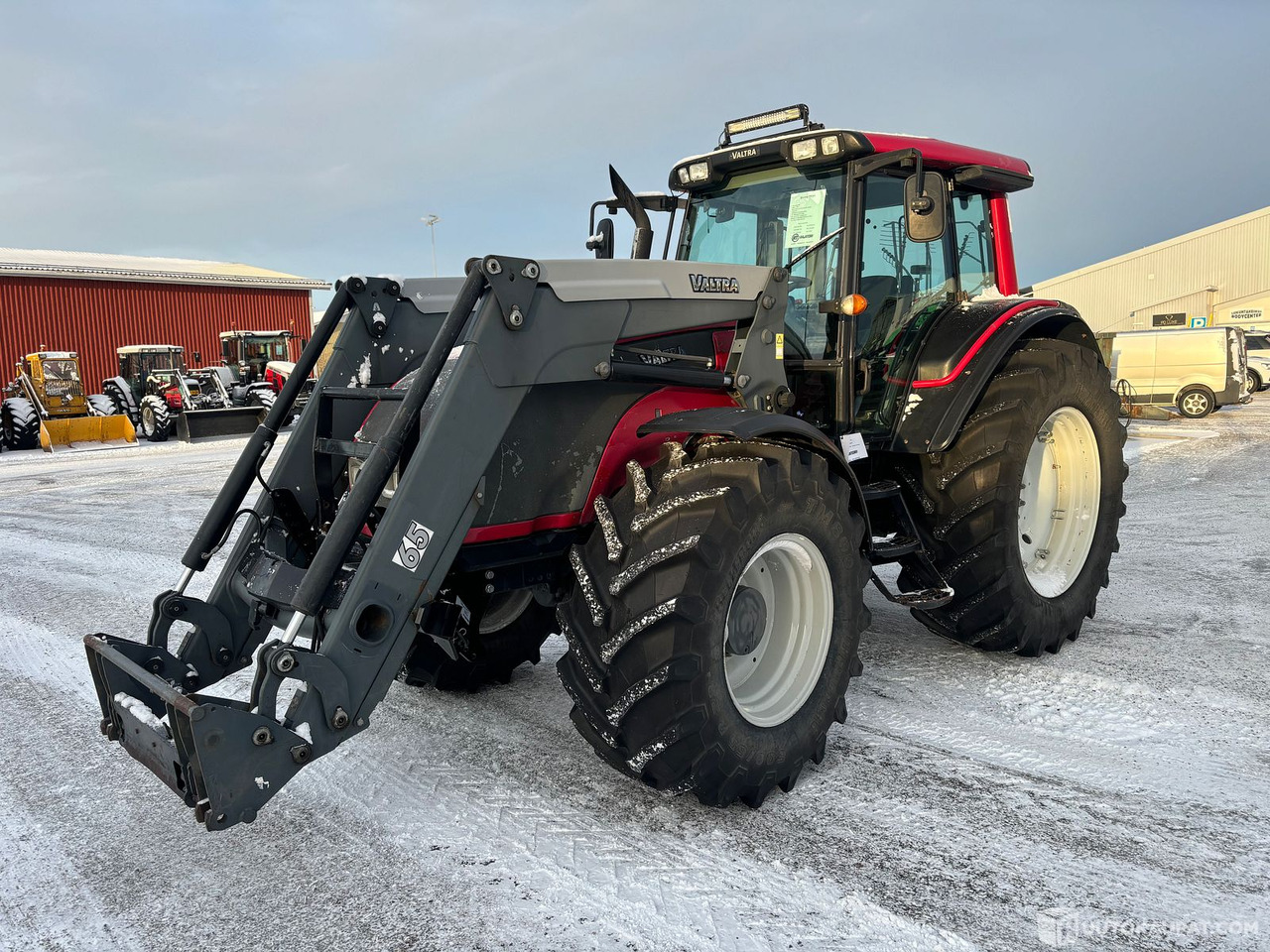 Valtra T131H kuormaajalla.Todella siisti ja vähän ajettu!, 2008 MTK25, Tornio - Трактор: слика 1 Valtra T131H kuormaajalla.Todella siisti ja vähän ajettu!, 2008 MTK25, Tornio - Трактор: слика 1