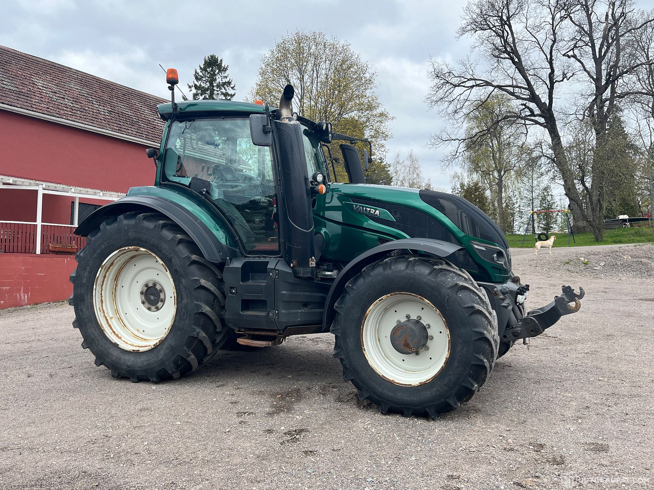 Valtra T234 Versu, traktori etunostolaitteella ja taakseajolaitteilla, 2015, Vantaa - Трактор: слика 4 Valtra T234 Versu, traktori etunostolaitteella ja taakseajolaitteilla, 2015, Vantaa - Трактор: слика 4