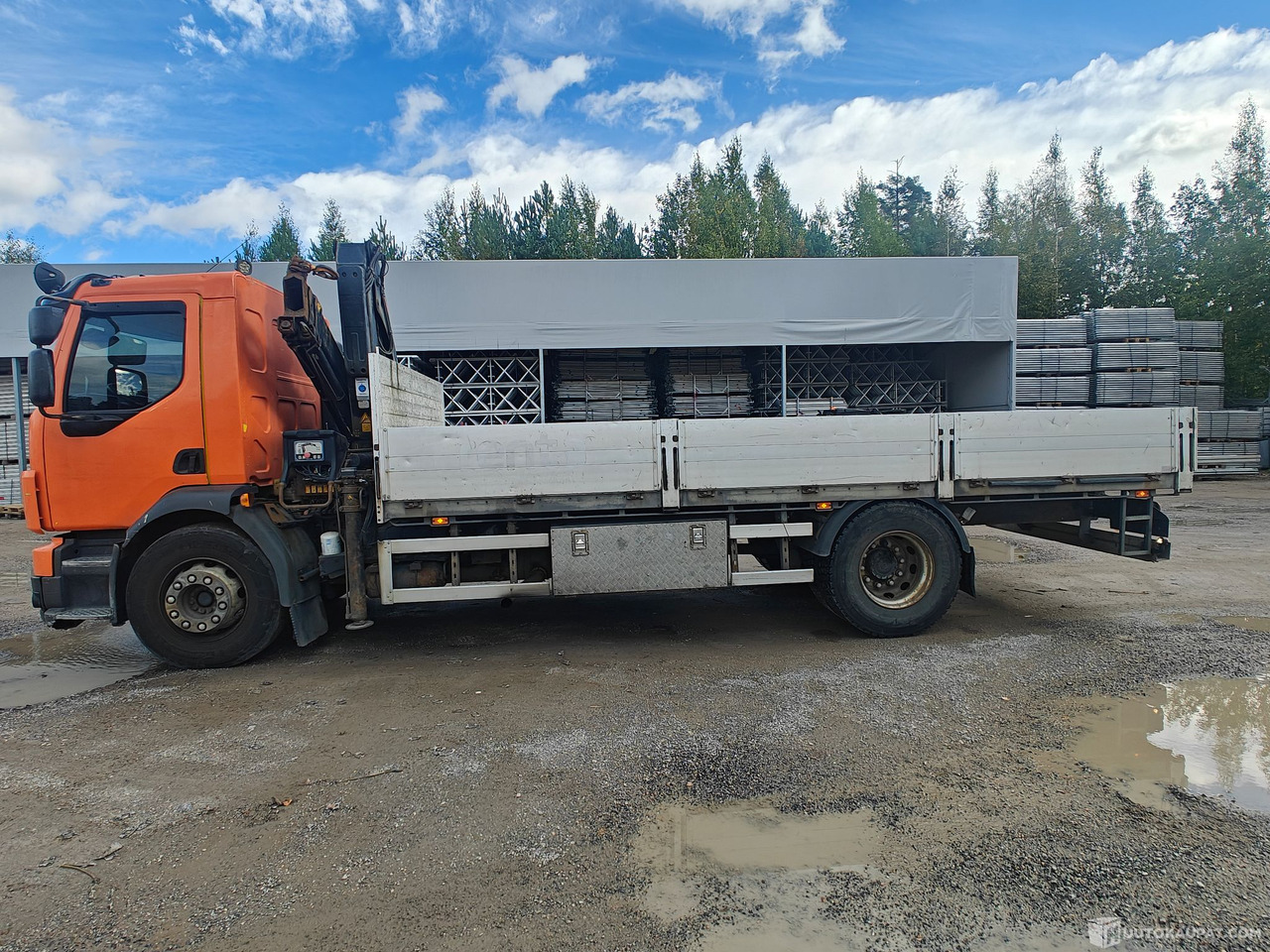 Volvo FLH 42 RD, 2011, Tuusula - Камион со платформа, Камион со кран: слика 1 Volvo FLH 42 RD, 2011, Tuusula - Камион со платформа, Камион со кран: слика 1