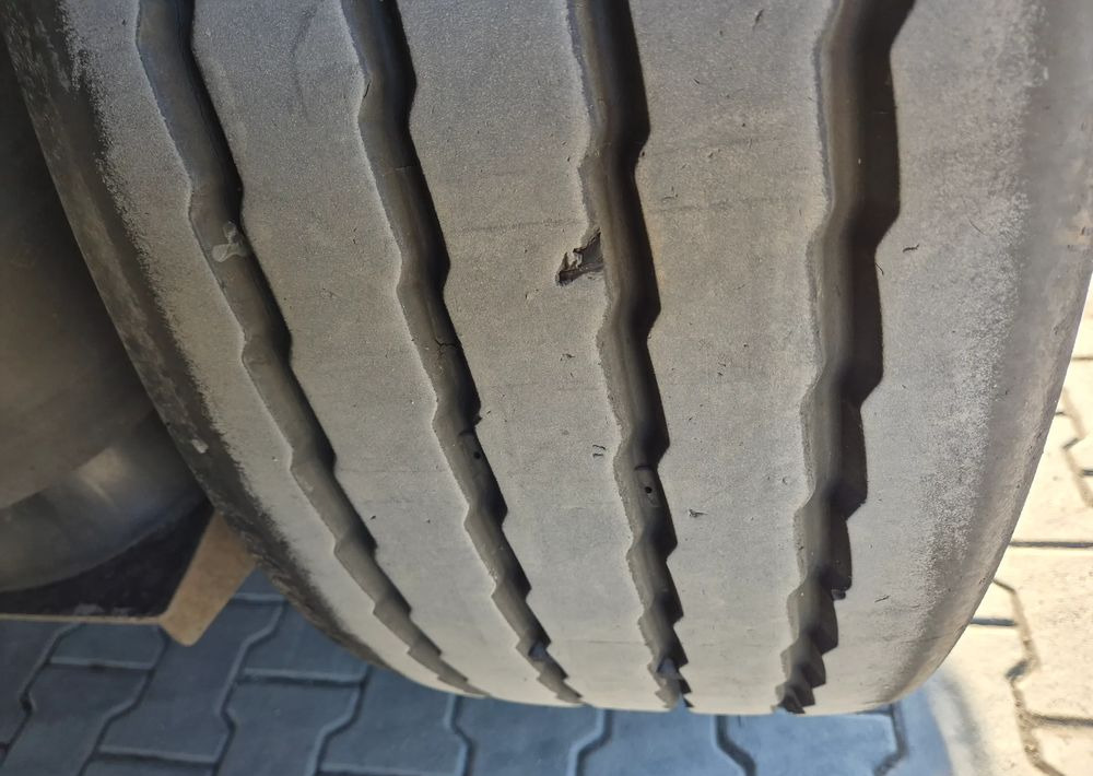 Krone BDE STANDARD PODNOSZONY DACH / z Niemiec PONADGABARYTY POSZERZANA OPONY 80% - Полуприколка со церада: слика 4 Krone BDE STANDARD PODNOSZONY DACH / z Niemiec PONADGABARYTY POSZERZANA OPONY 80% - Полуприколка со церада: слика 4