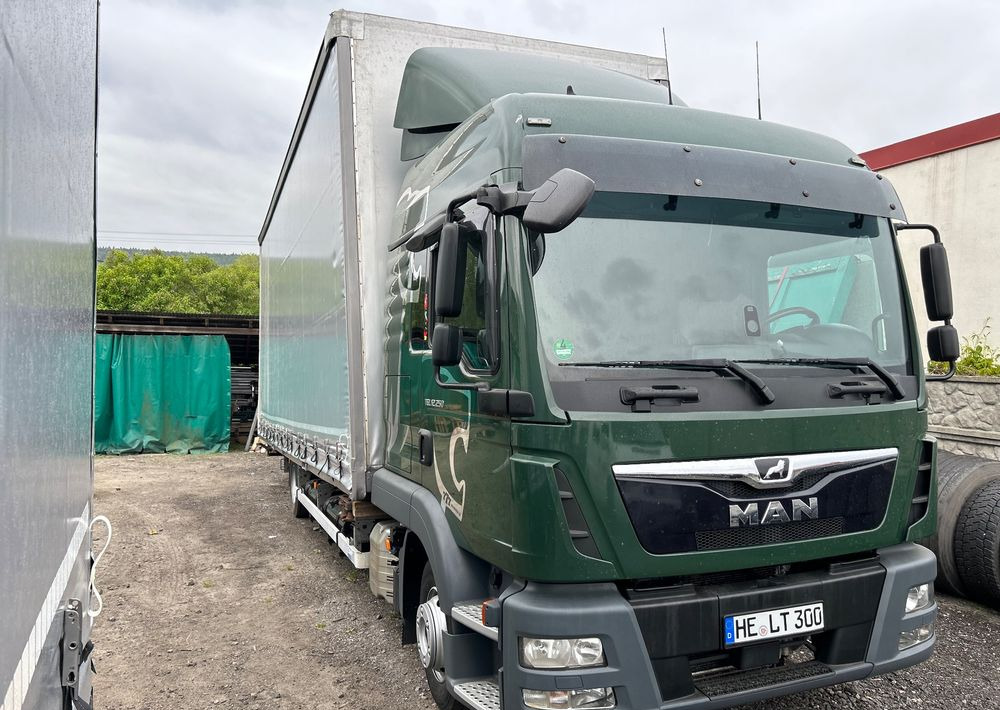 MAN TGL 12.250 GLOB UNIKAT z Niemiec BDF firanka / AUTOMAT HAK / EURO 6 / BDF 7.40 wysoki / MICHELIN 80% - Камион со церада: слика 1 MAN TGL 12.250 GLOB UNIKAT z Niemiec BDF firanka / AUTOMAT HAK / EURO 6 / BDF 7.40 wysoki / MICHELIN 80% - Камион со церада: слика 1