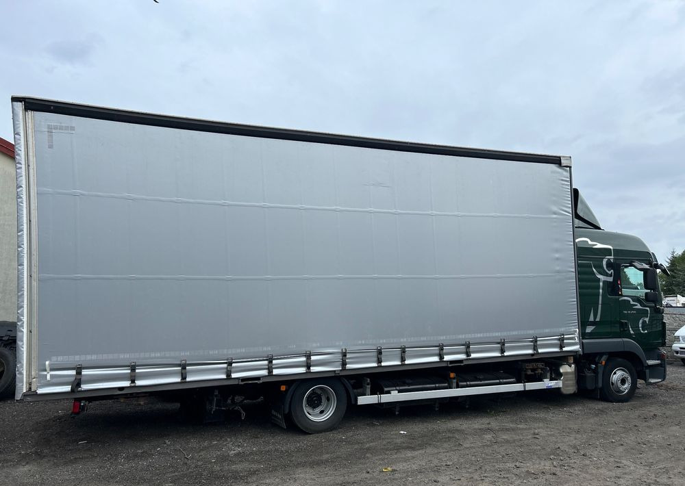 MAN TGL 12.250 GLOB UNIKAT z Niemiec BDF firanka / AUTOMAT HAK / EURO 6 / BDF 7.40 wysoki / MICHELIN 80% - Камион со церада: слика 2 MAN TGL 12.250 GLOB UNIKAT z Niemiec BDF firanka / AUTOMAT HAK / EURO 6 / BDF 7.40 wysoki / MICHELIN 80% - Камион со церада: слика 2