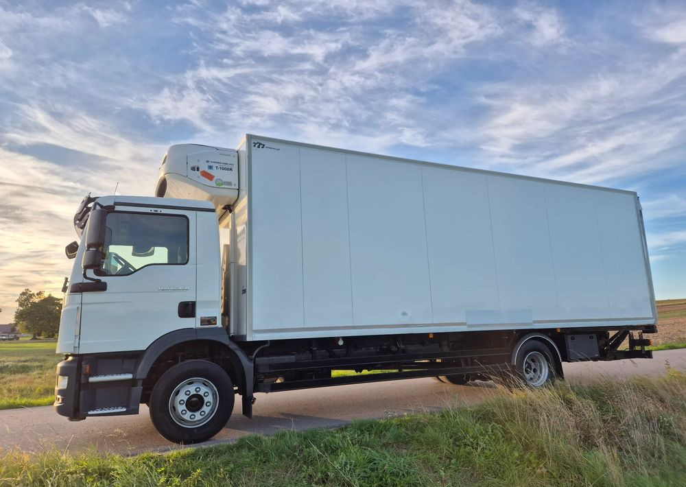 MAN TGM 15.250 7.5m winda AUTOMAT KLIMA z Niemiec EURO 6 / CHŁODNIA T-1000R THERMOKING - Камион ладилник: слика 4 MAN TGM 15.250 7.5m winda AUTOMAT KLIMA z Niemiec EURO 6 / CHŁODNIA T-1000R THERMOKING - Камион ладилник: слика 4