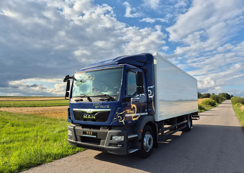 MAN TGM 18.250 Carrier 1950 D/E z Holandii / TOP STAN / 7.5m / 18 palet / winda + drzwi boczne / OKAZJA - Камион ладилник: слика 2 MAN TGM 18.250 Carrier 1950 D/E z Holandii / TOP STAN / 7.5m / 18 palet / winda + drzwi boczne / OKAZJA - Камион ладилник: слика 2