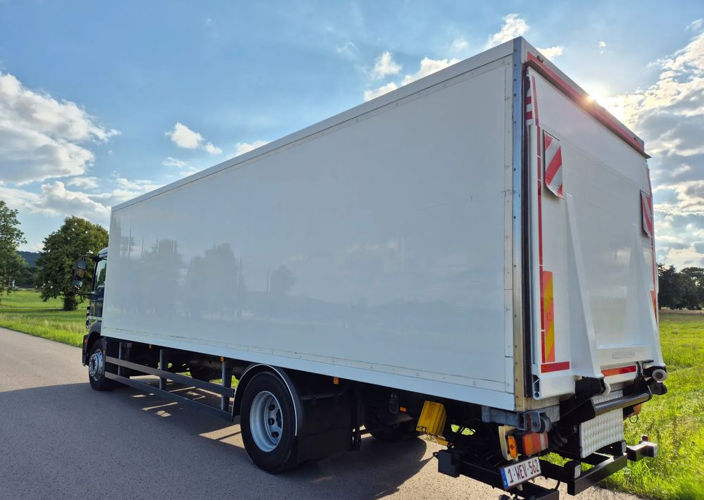 MAN TGM 18.250 Carrier 1950 D/E z Holandii / TOP STAN / 7.5m / 18 palet / winda + drzwi boczne / OKAZJA - Камион ладилник: слика 5 MAN TGM 18.250 Carrier 1950 D/E z Holandii / TOP STAN / 7.5m / 18 palet / winda + drzwi boczne / OKAZJA - Камион ладилник: слика 5