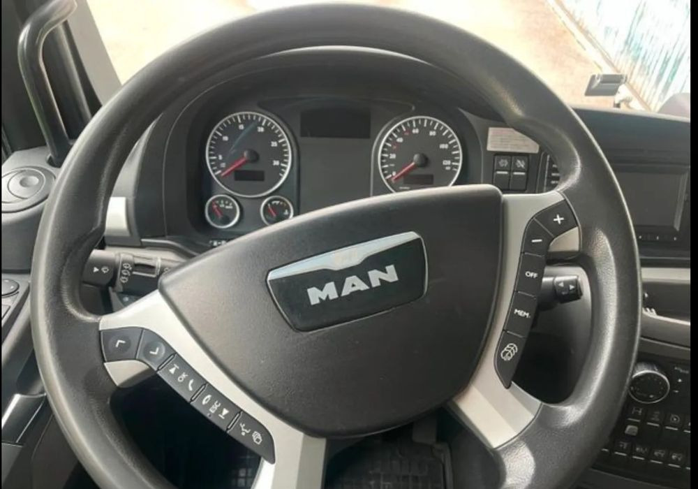 MAN Tgm 18.320 FULL SERWIS UNIKAT TOP ORYGINALNY PRZEBIEG z Niemiec AUTOMAT WINDA ACC Pirelli klima postojowa 18.250 18.290 15.250 15.290 15.320 - Камион со церада: слика 5 MAN Tgm 18.320 FULL SERWIS UNIKAT TOP ORYGINALNY PRZEBIEG z Niemiec AUTOMAT WINDA ACC Pirelli klima postojowa 18.250 18.290 15.250 15.290 15.320 - Камион со церада: слика 5