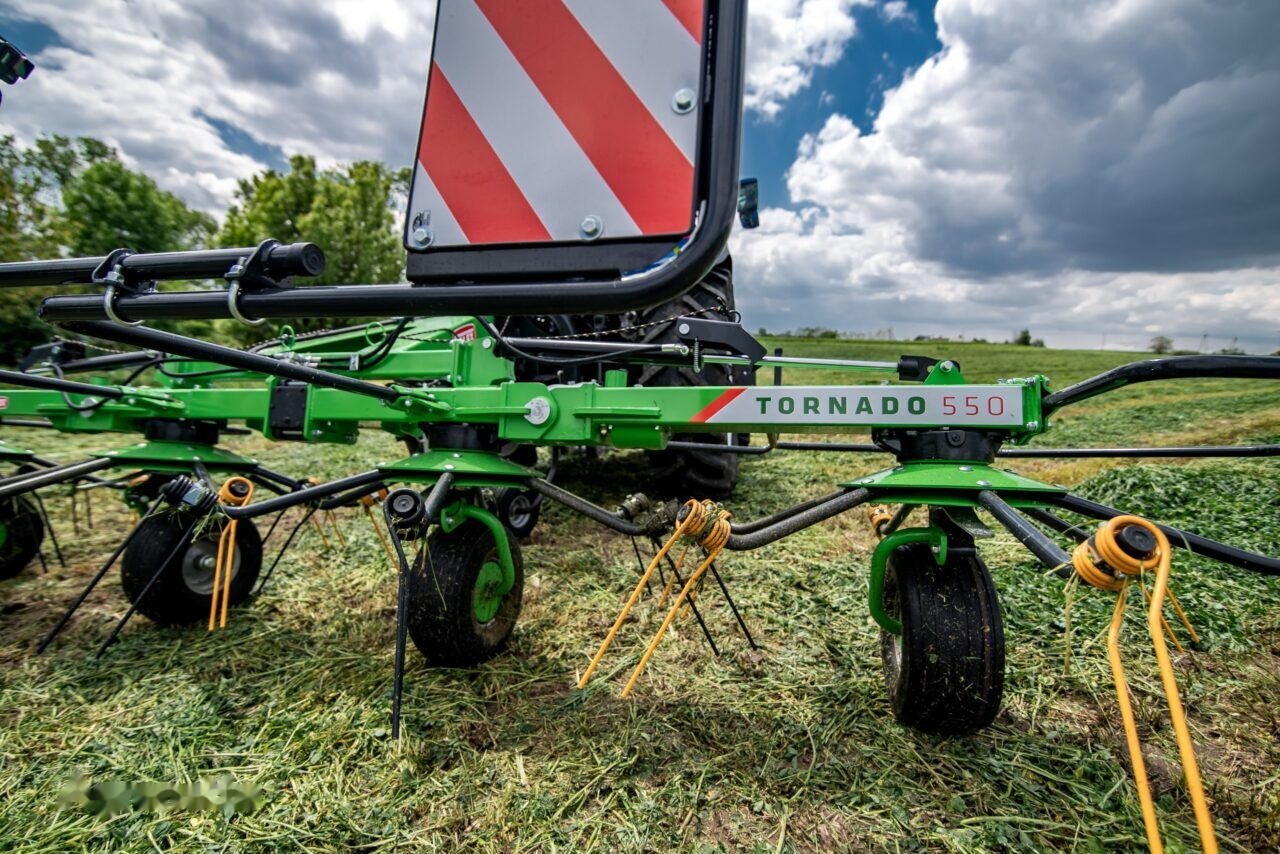 Talex Przetrząsacz 4 wirnikowy ciągany z WOM, Tornado - Превртувач и гребло: слика 2 Talex Przetrząsacz 4 wirnikowy ciągany z WOM, Tornado - Превртувач и гребло: слика 2