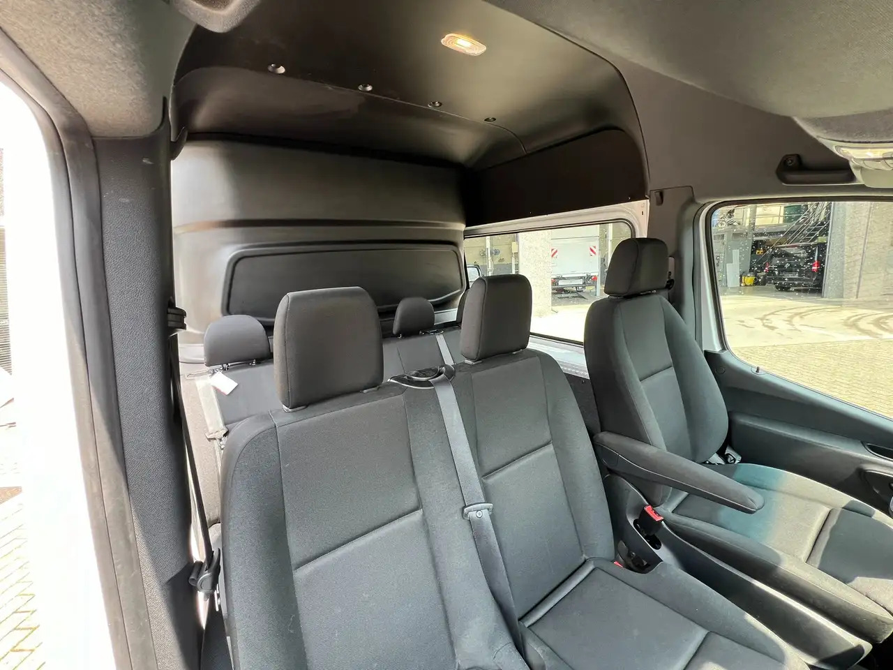 Mercedes-Benz Sprinter 317 L3H2 (44.200ex) 3.5T SLEEP | DUB CAB 7PL - Комби со двојна кабина: слика 3 Mercedes-Benz Sprinter 317 L3H2 (44.200ex) 3.5T SLEEP | DUB CAB 7PL - Комби со двојна кабина: слика 3