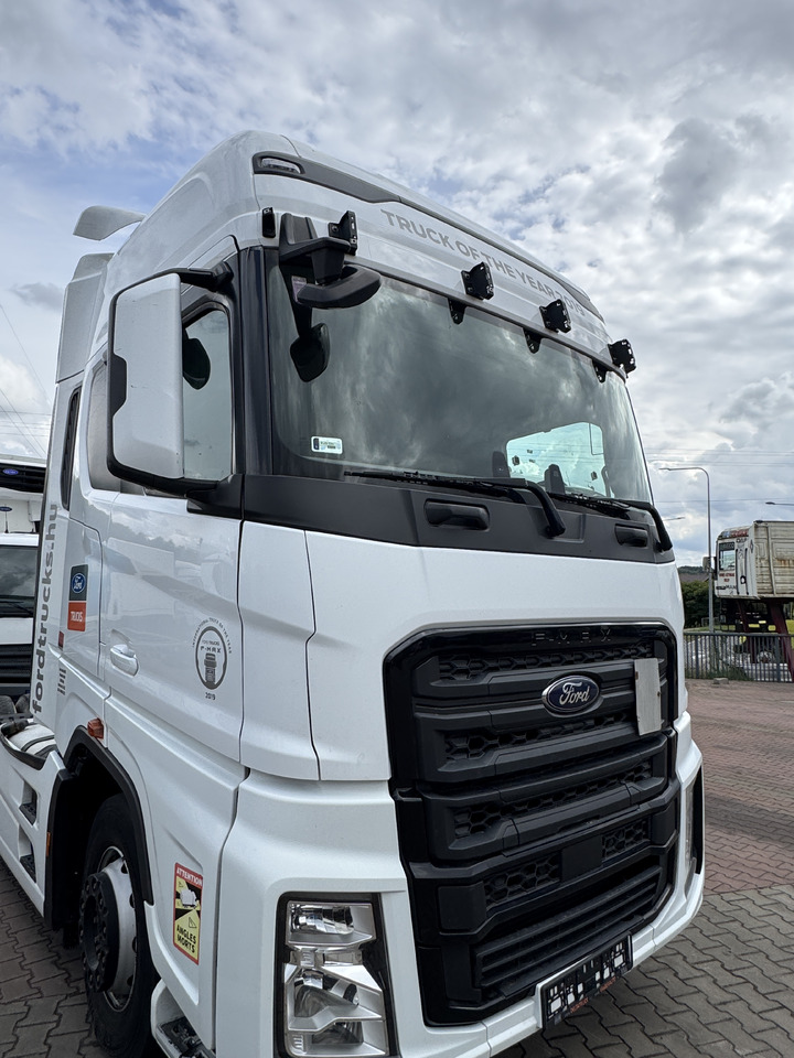 FORD F-MAX TRUCKS 500 - Кабина: слика 1 FORD F-MAX TRUCKS 500 - Кабина: слика 1