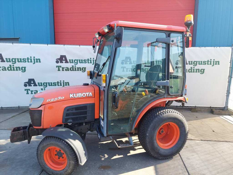 Kubota B2530 - Мини трактор: слика 1 Kubota B2530 - Мини трактор: слика 1