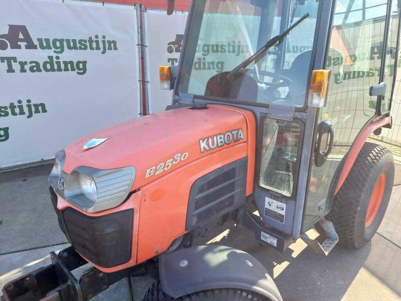 Kubota B2530 - Мини трактор: слика 4 Kubota B2530 - Мини трактор: слика 4
