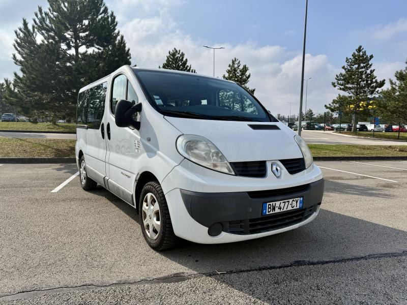 Renault Trafic - Патничко комбе: слика 2 Renault Trafic - Патничко комбе: слика 2