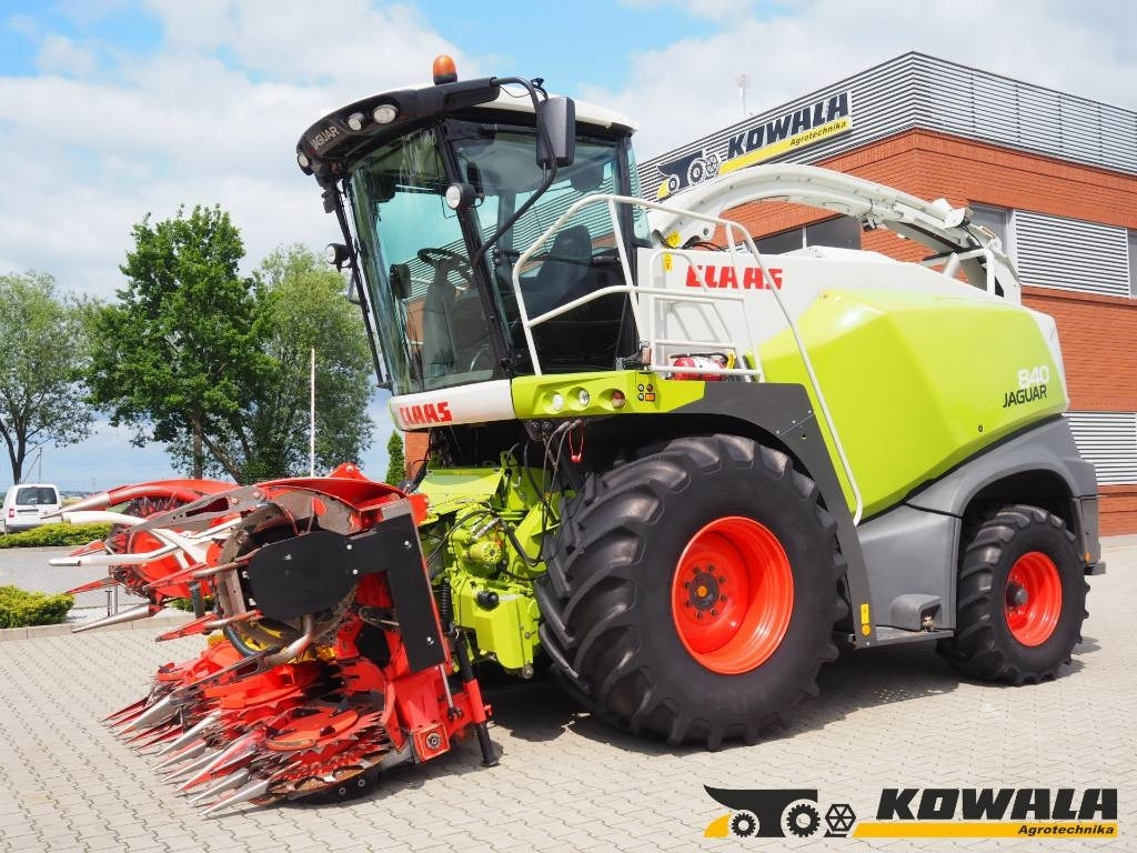 Claas Jaguar 840 + Kemper 345 Plus - Комбајн за сточна храна: слика 1 Claas Jaguar 840 + Kemper 345 Plus - Комбајн за сточна храна: слика 1