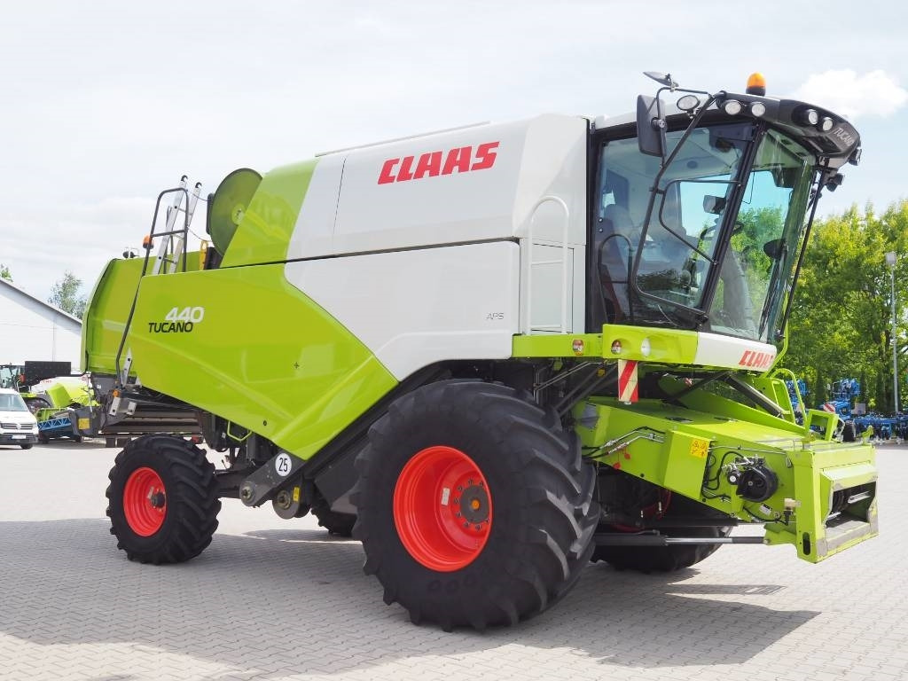 Claas Tucano 440 + V620 - Комбајн: слика 4 Claas Tucano 440 + V620 - Комбајн: слика 4