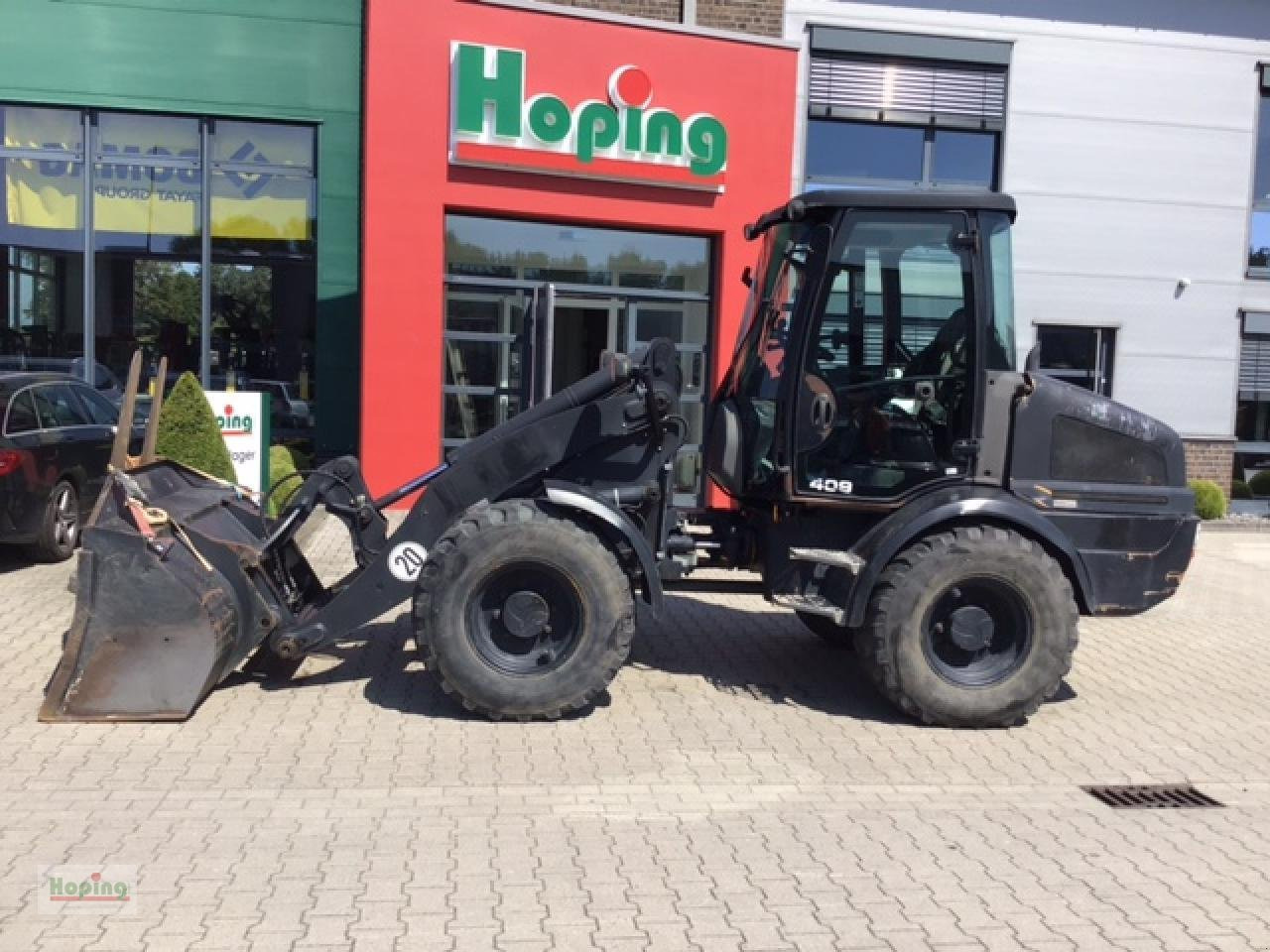 JCB 409 - Натоварувач на тркала: слика 1 JCB 409 - Натоварувач на тркала: слика 1