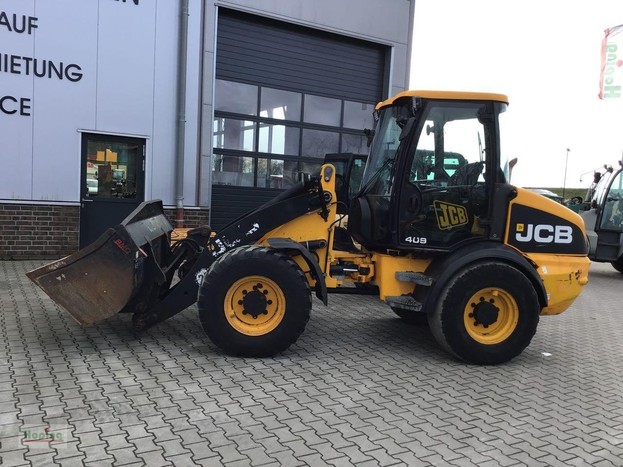 JCB 409 - Натоварувач на тркала: слика 1 JCB 409 - Натоварувач на тркала: слика 1