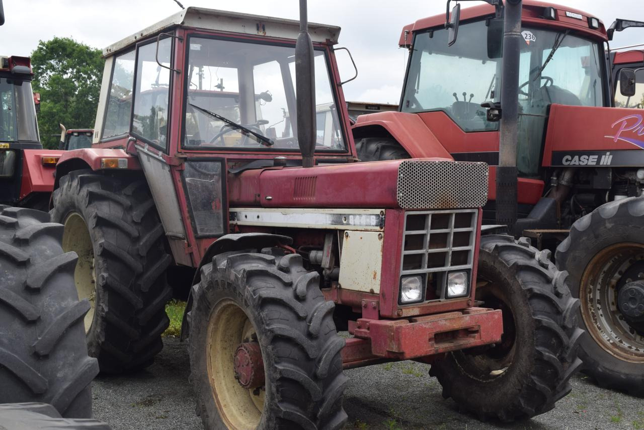 Case-IH 844 A/S - Трактор: слика 1 Case-IH 844 A/S - Трактор: слика 1