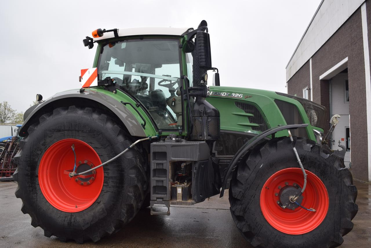 Fendt 826 Vario ProfiPlus - Трактор: слика 1 Fendt 826 Vario ProfiPlus - Трактор: слика 1
