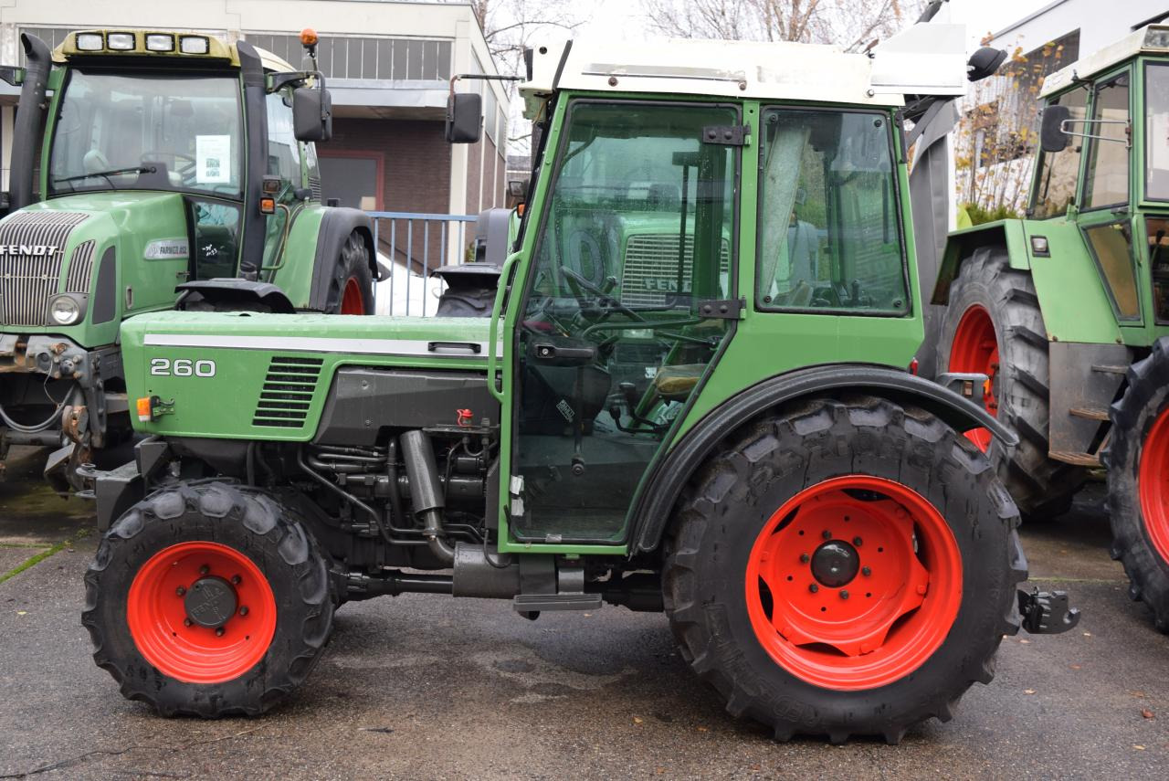 Fendt Farmer 260 V *Schmalspur* - Трактор: слика 3 Fendt Farmer 260 V *Schmalspur* - Трактор: слика 3