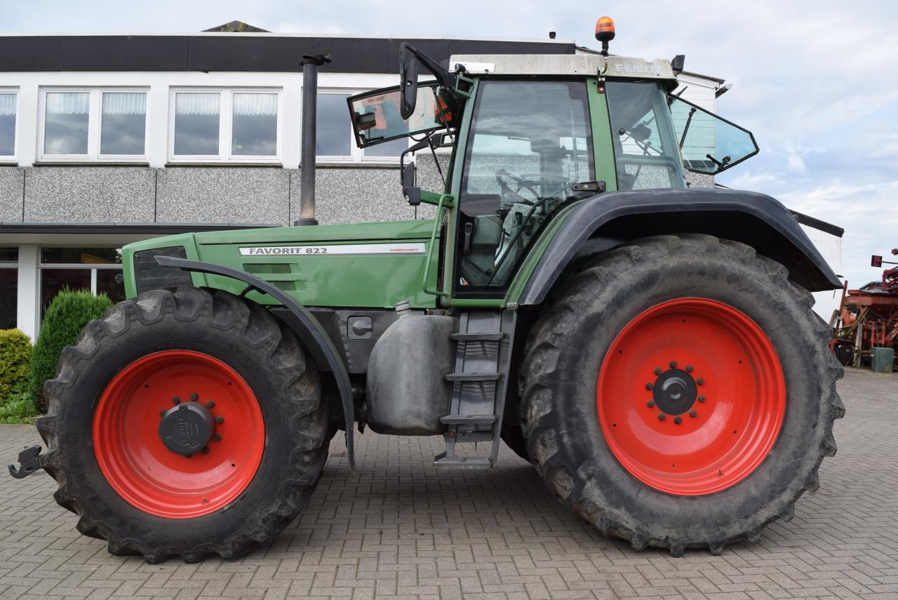 Fendt Favorit 822 - Трактор: слика 1 Fendt Favorit 822 - Трактор: слика 1