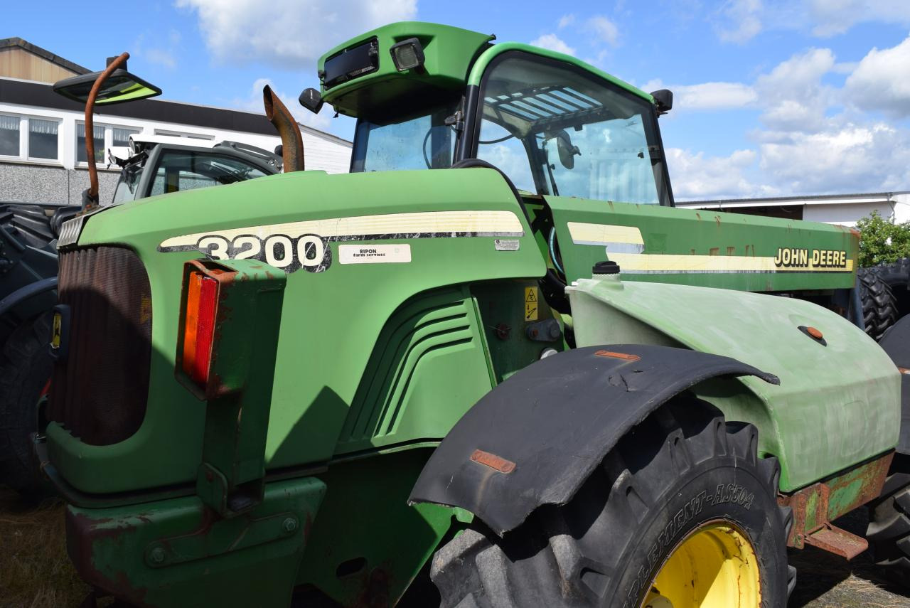 John Deere 3200 - Телескопски ракувач: слика 4 John Deere 3200 - Телескопски ракувач: слика 4
