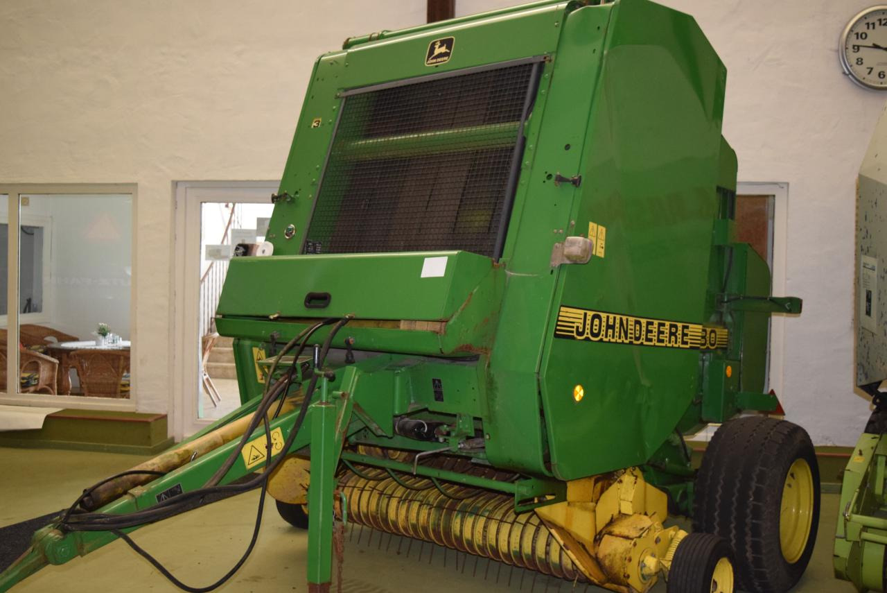 John Deere 580 - Балирка за тркалезни бали: слика 3 John Deere 580 - Балирка за тркалезни бали: слика 3