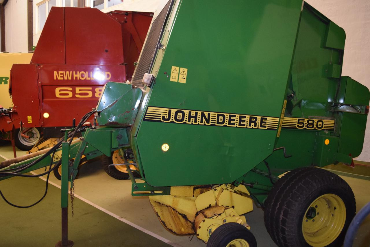 John Deere 580 - Балирка за тркалезни бали: слика 1 John Deere 580 - Балирка за тркалезни бали: слика 1