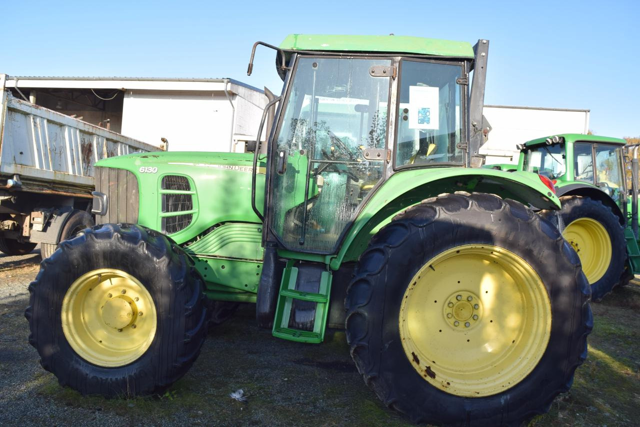 John Deere 6130 - Трактор: слика 1 John Deere 6130 - Трактор: слика 1