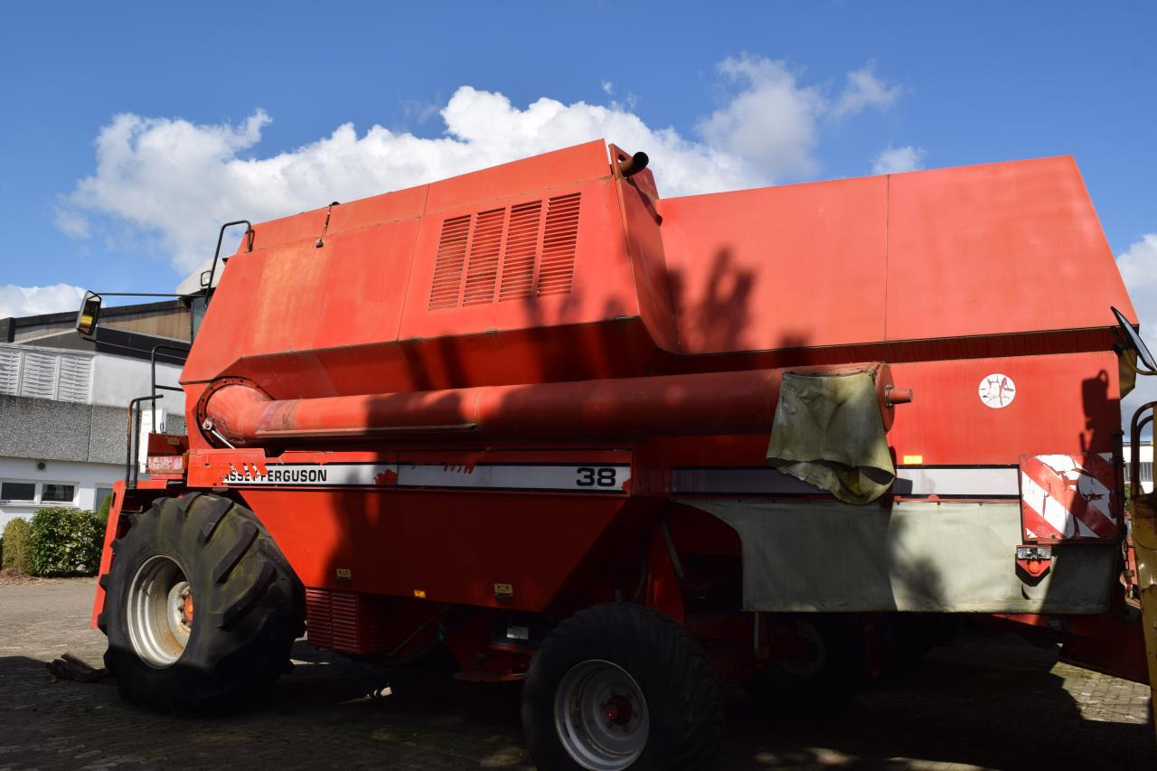 Massey Ferguson MF 38 - Комбајн: слика 4 Massey Ferguson MF 38 - Комбајн: слика 4