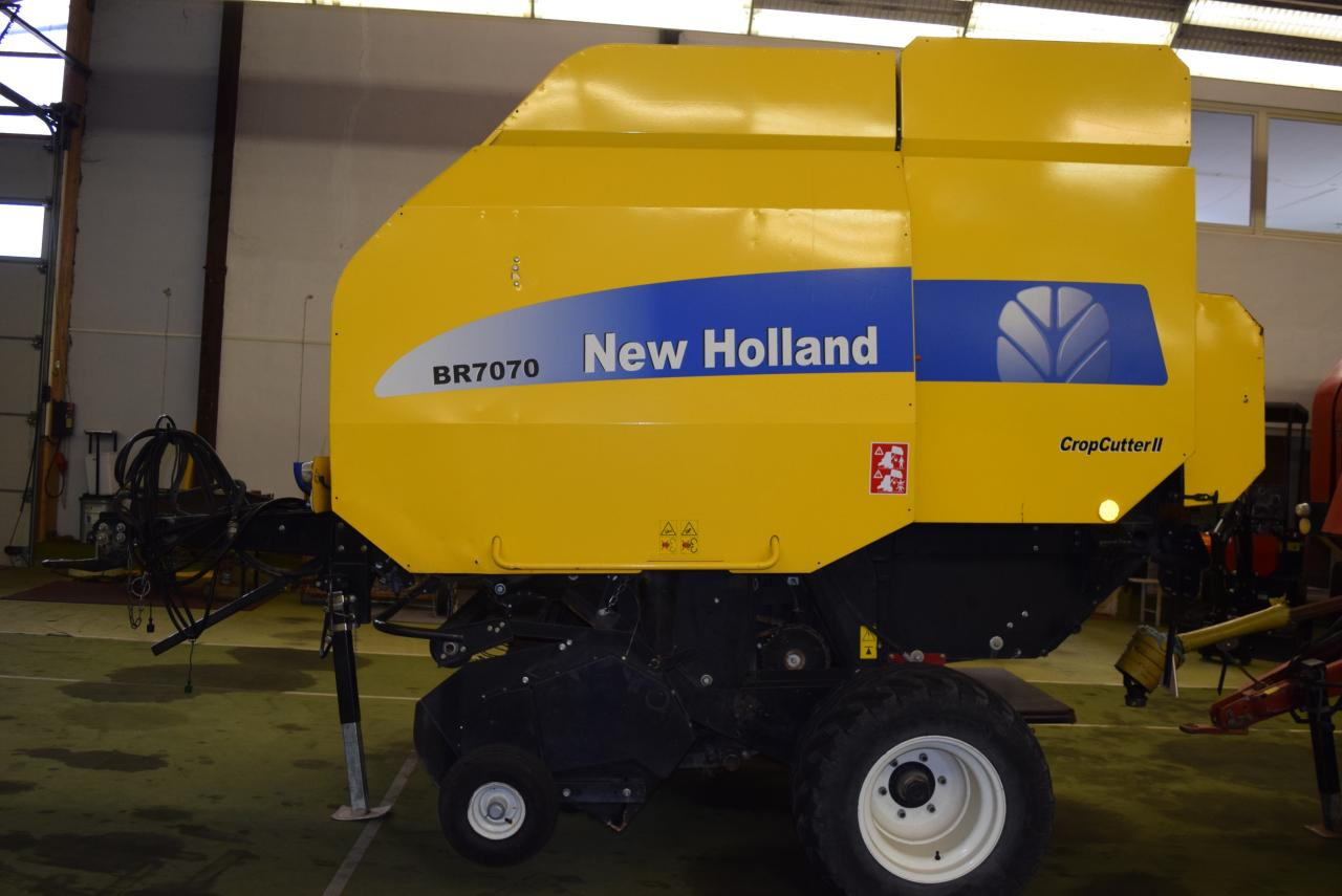 New Holland BR 7070 Crop Cutter II - Балирка за тркалезни бали: слика 2 New Holland BR 7070 Crop Cutter II - Балирка за тркалезни бали: слика 2
