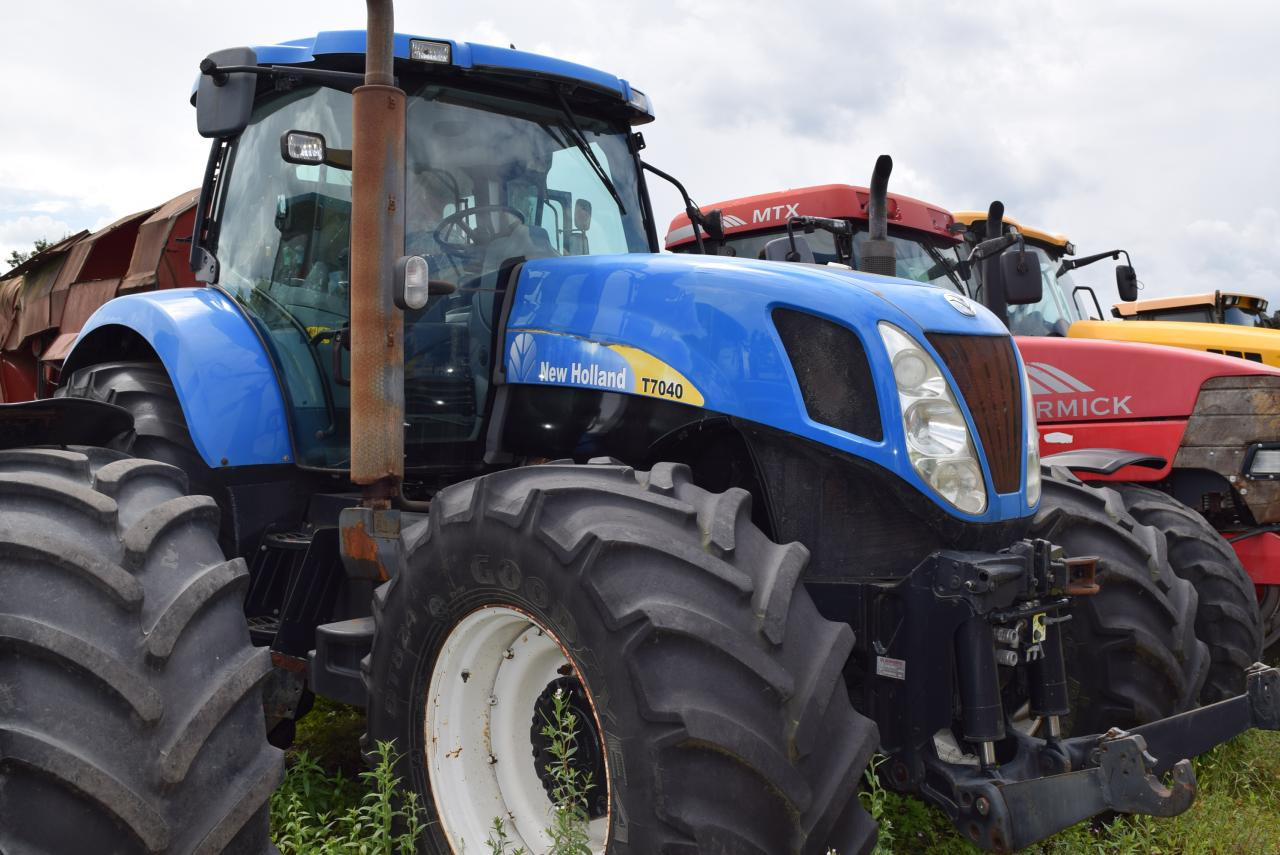 New Holland T 7040 - Трактор: слика 2 New Holland T 7040 - Трактор: слика 2