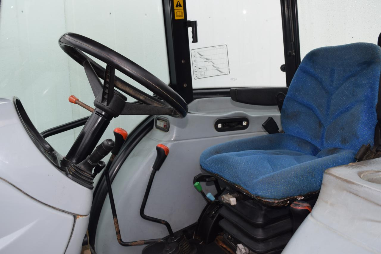 New Holland TD 5040 - Трактор: слика 5 New Holland TD 5040 - Трактор: слика 5