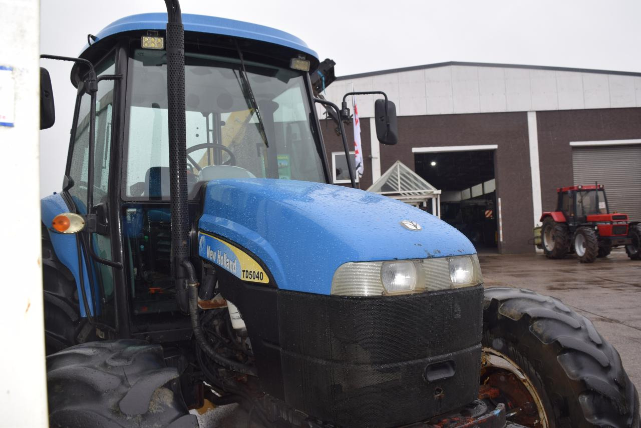 New Holland TD 5040 - Трактор: слика 2 New Holland TD 5040 - Трактор: слика 2
