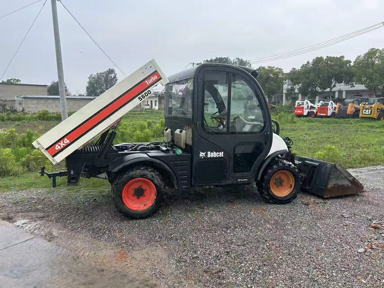 BOBCAT 5600 Toolcat - Компактен натоварувач: слика 2 BOBCAT 5600 Toolcat - Компактен натоварувач: слика 2