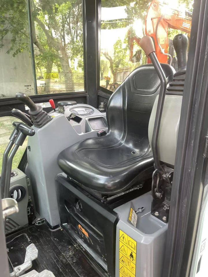 Мини багер BOBCAT E20Z: слика 7