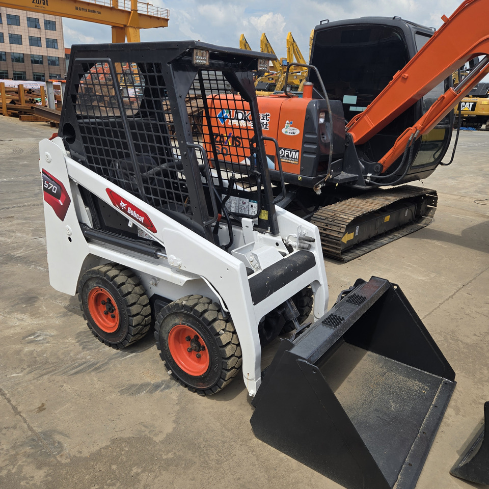 BOBCAT S70 - Компактен натоварувач: слика 3 BOBCAT S70 - Компактен натоварувач: слика 3
