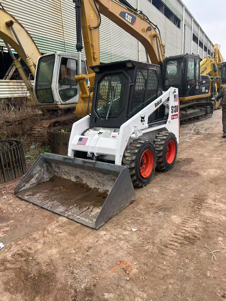 Bobcat S130 - Компактен натоварувач: слика 3 Bobcat S130 - Компактен натоварувач: слика 3
