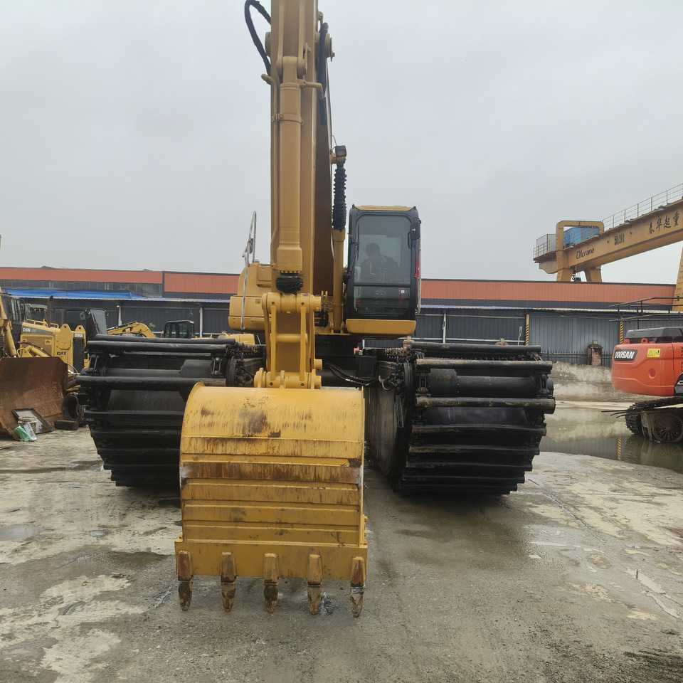 CAT 320C - Амфибиски багер: слика 1 CAT 320C - Амфибиски багер: слика 1