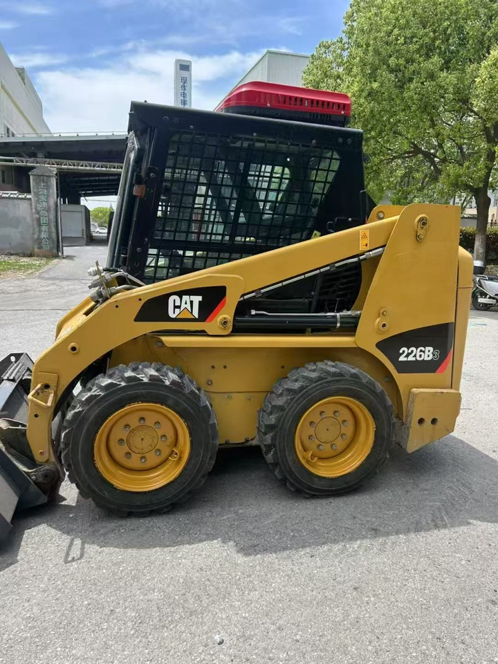 CATERPILLAR 226B-3 - Компактен натоварувач: слика 2 CATERPILLAR 226B-3 - Компактен натоварувач: слика 2
