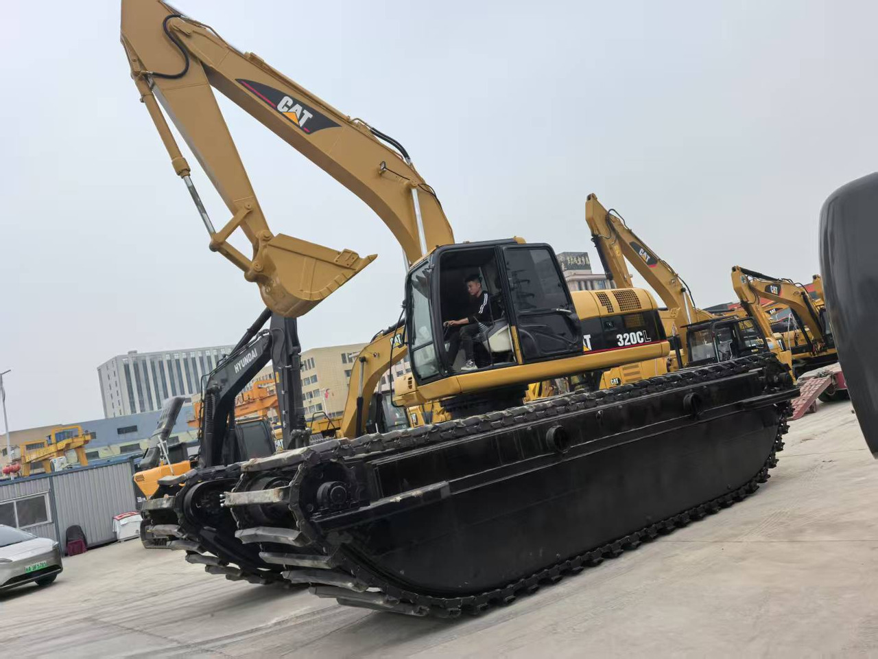 CATERPILLAR 320C boat excavator - Амфибиски багер: слика 1 CATERPILLAR 320C boat excavator - Амфибиски багер: слика 1
