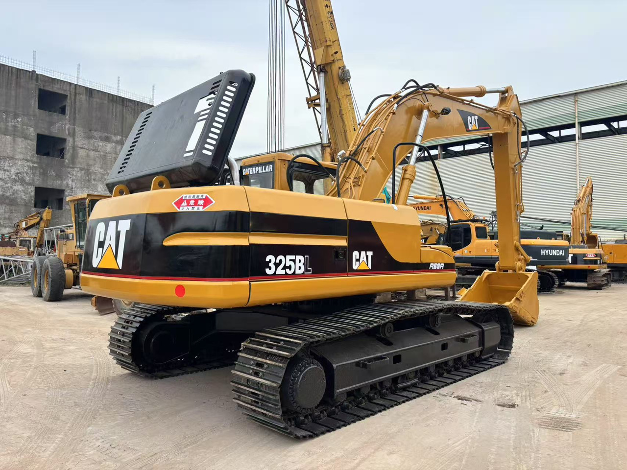 CATERPILLAR 325B - Багер гасеничар: слика 1 CATERPILLAR 325B - Багер гасеничар: слика 1