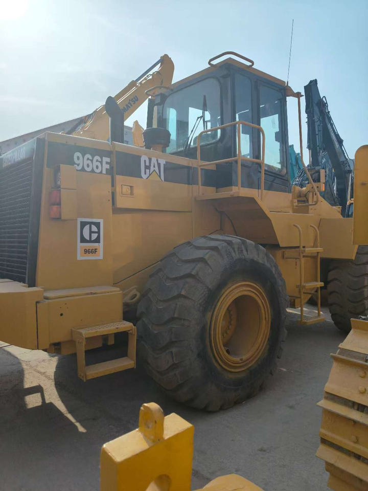 CATERPILLAR 966F - Натоварувач на тркала: слика 2 CATERPILLAR 966F - Натоварувач на тркала: слика 2
